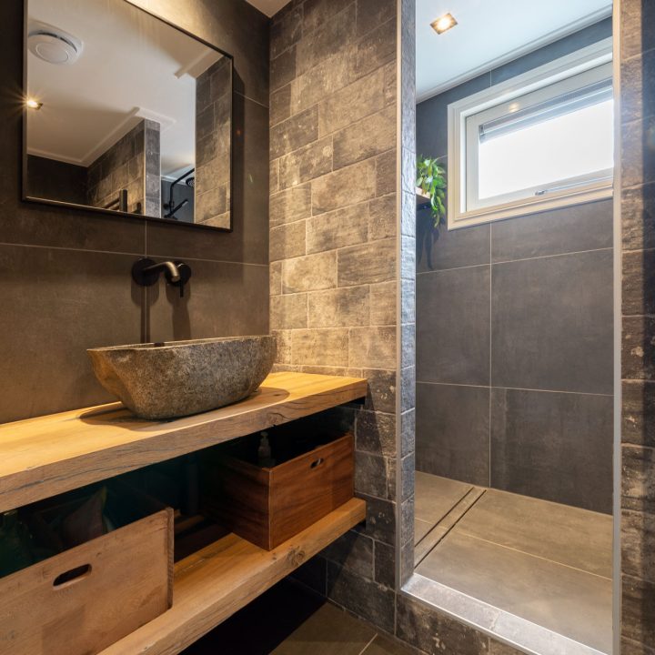 Badkamer combinatie hout en keramisch, foto 1