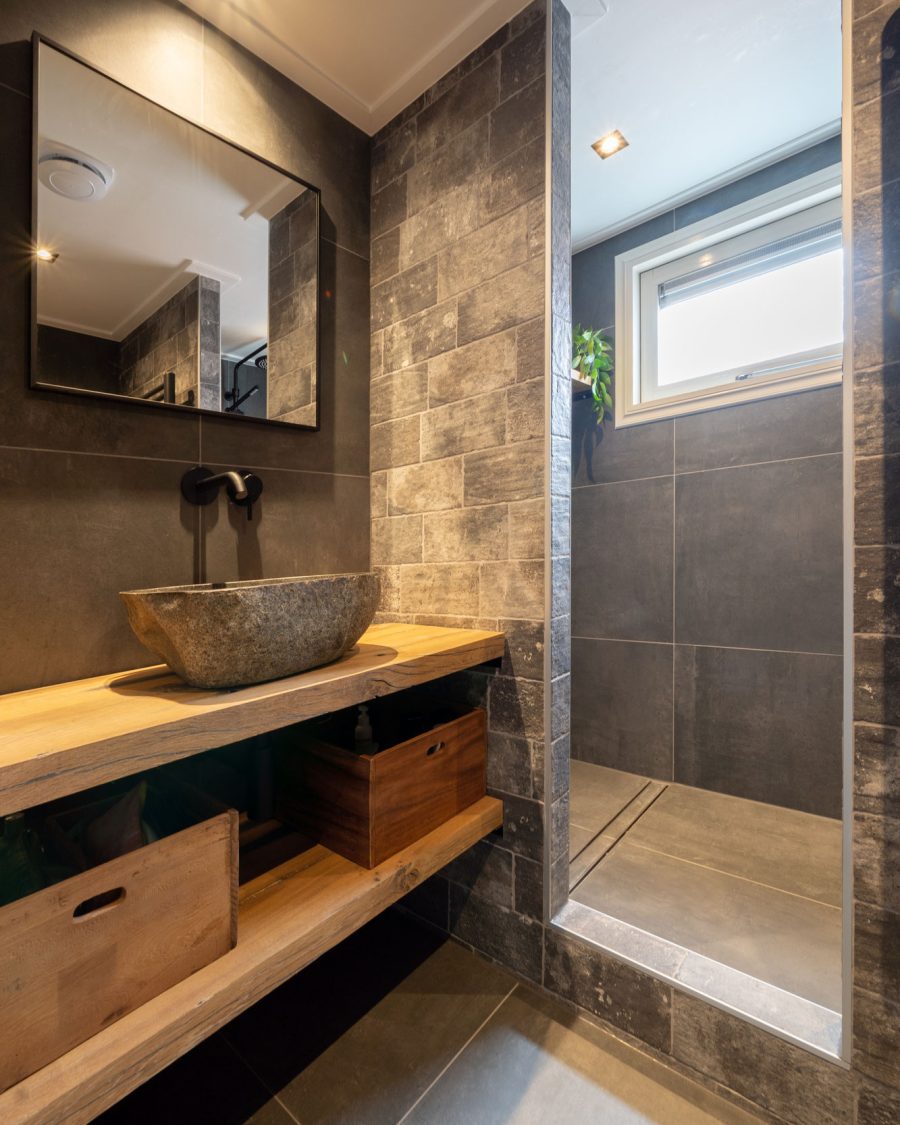 Badkamer combinatie hout en keramisch, foto 1