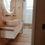 Badkamer met handgebakken tegels, foto 1