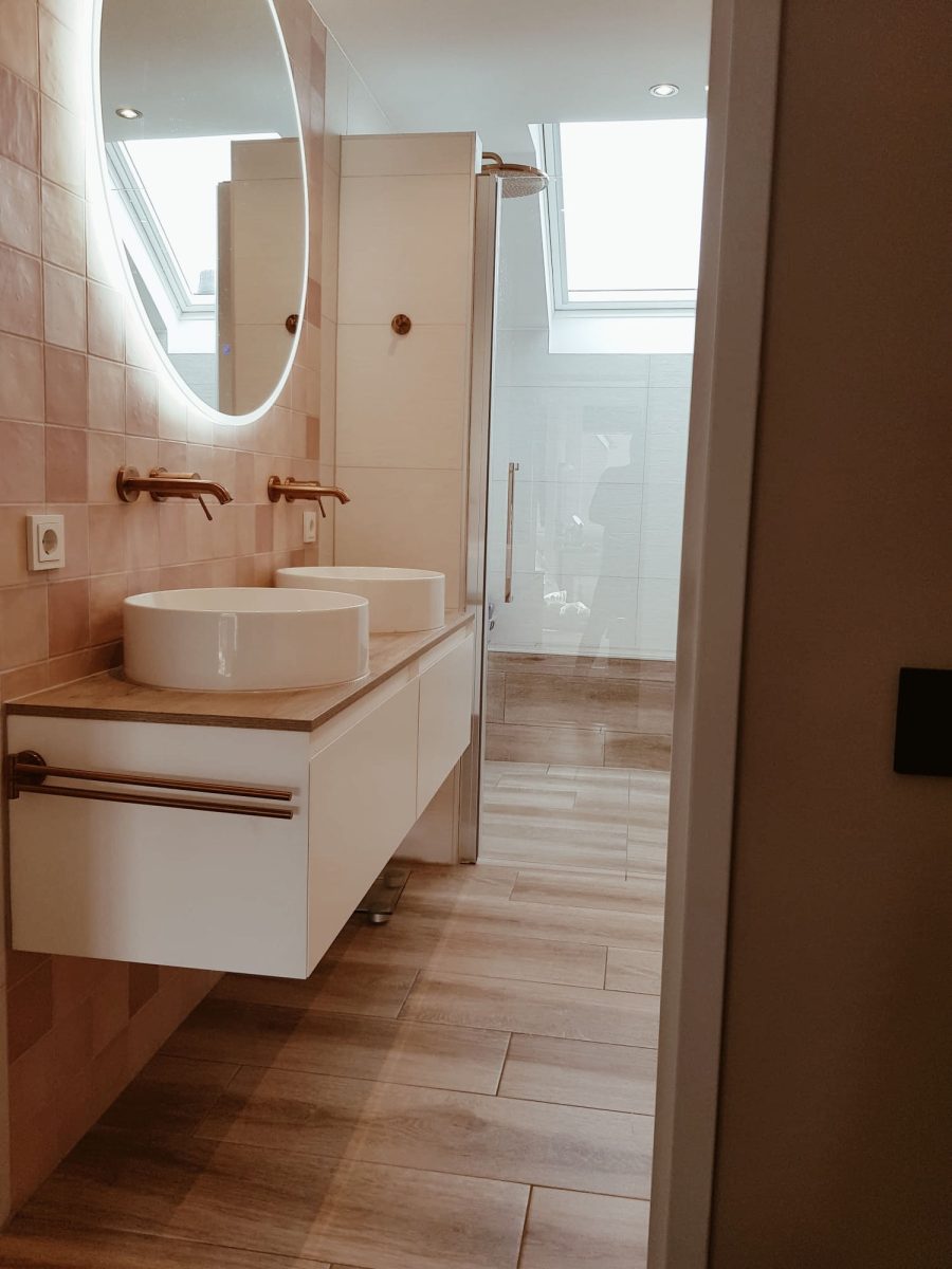 Badkamer met handgebakken tegels, foto 1