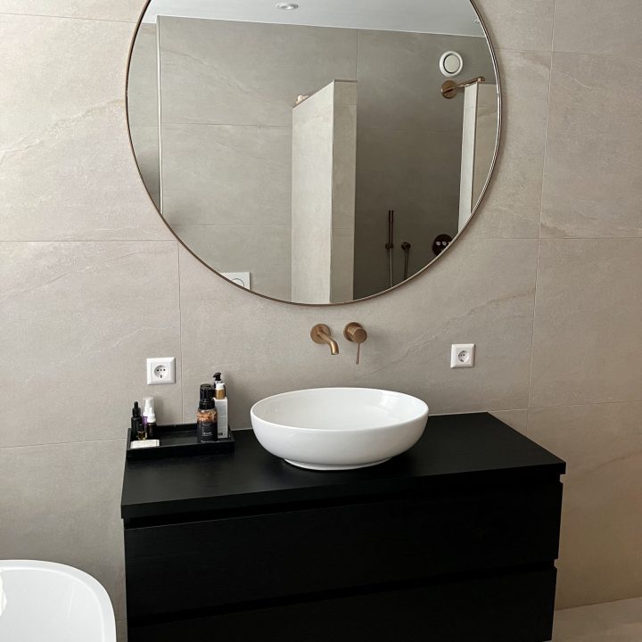 Marmerlook badkamer met brons details, foto 1