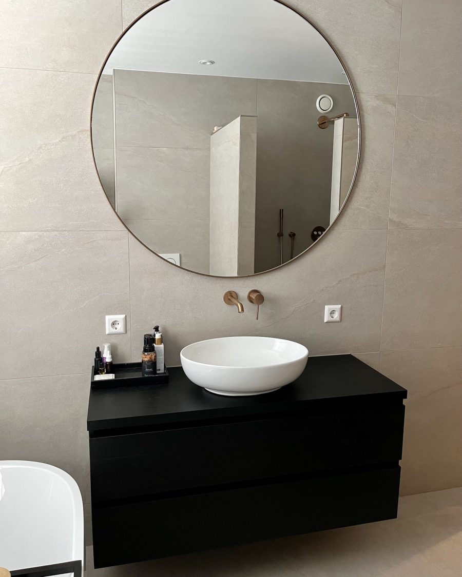 Marmerlook badkamer met brons details, foto 1