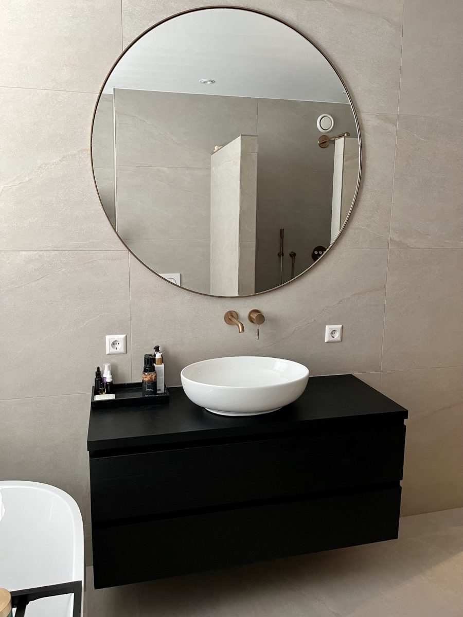 Marmerlook badkamer met brons details, foto 1