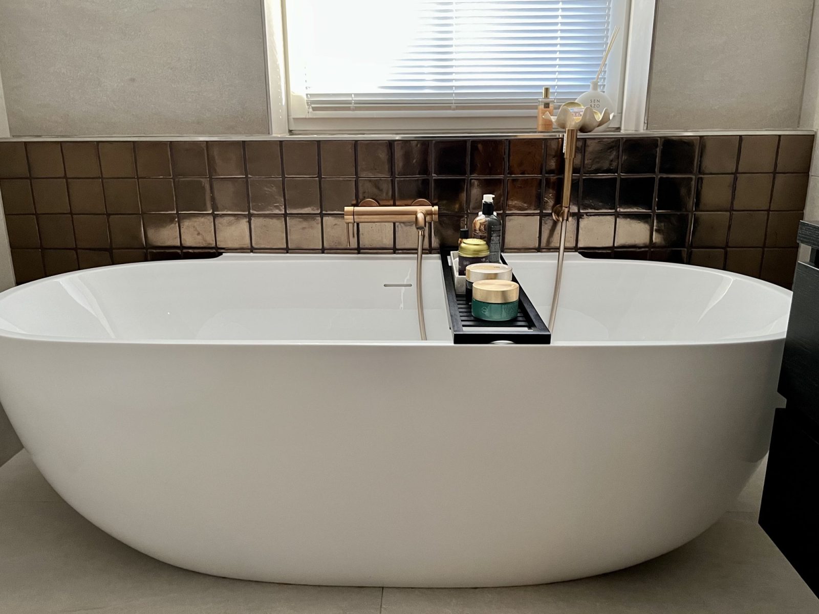 Marmerlook badkamer met brons details, foto 10