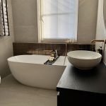 Marmerlook badkamer met brons details, foto 3