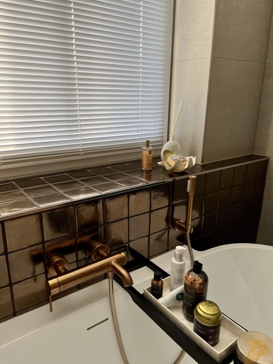 Marmerlook badkamer met brons details, foto 6