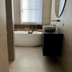 Marmerlook badkamer met brons details, foto 7