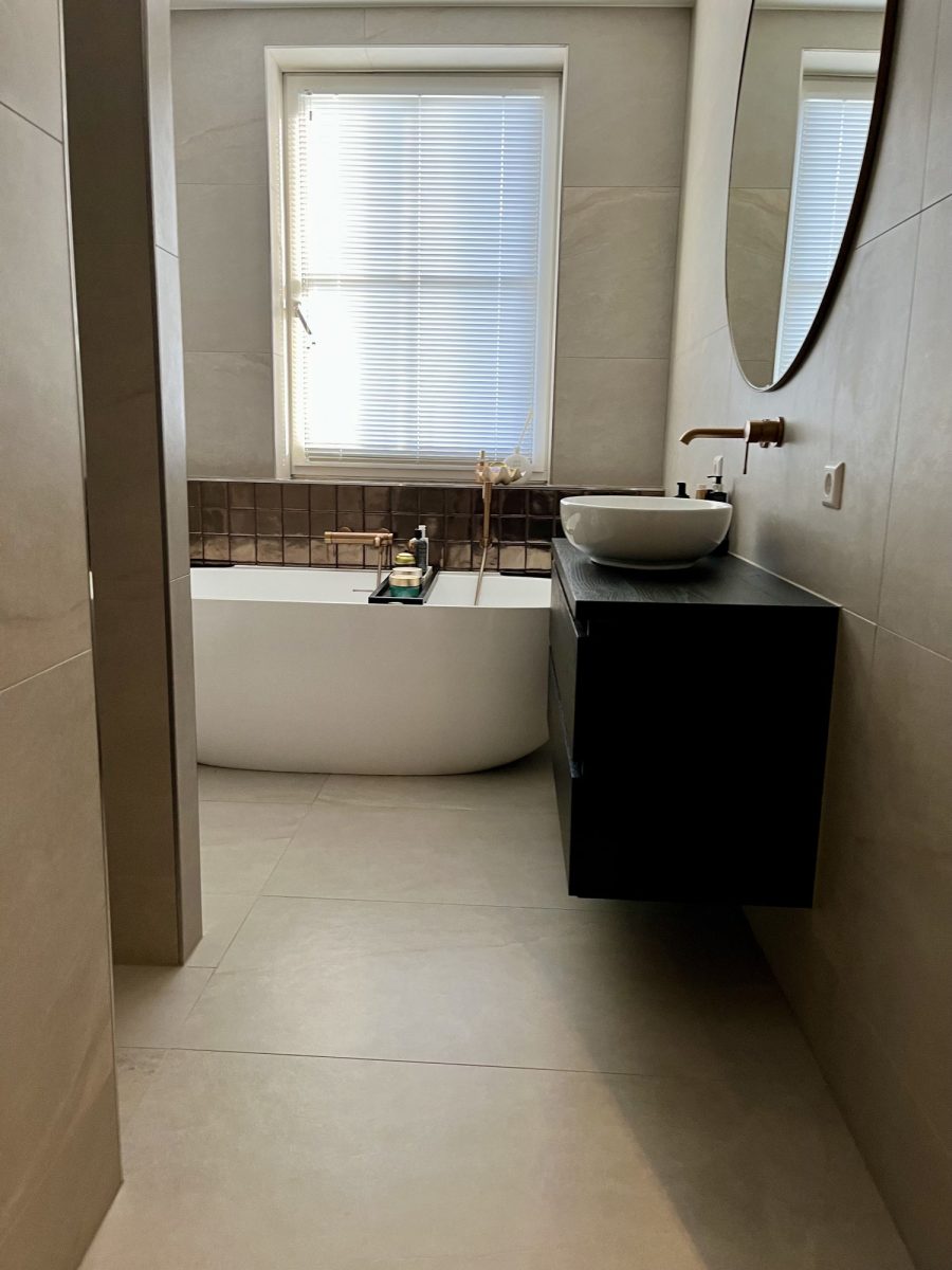 Marmerlook badkamer met brons details, foto 7