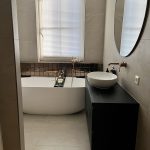 Marmerlook badkamer met brons details, foto 9