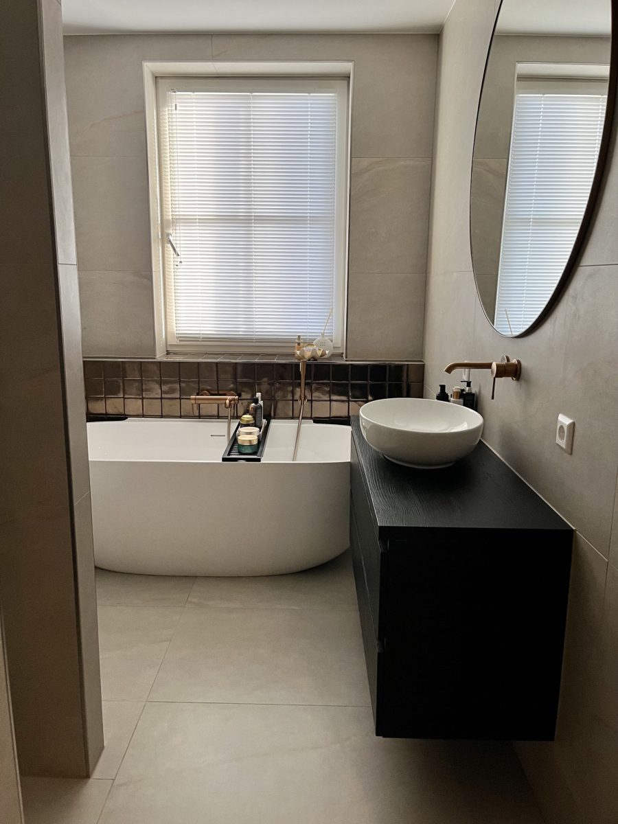 Marmerlook badkamer met brons details, foto 9