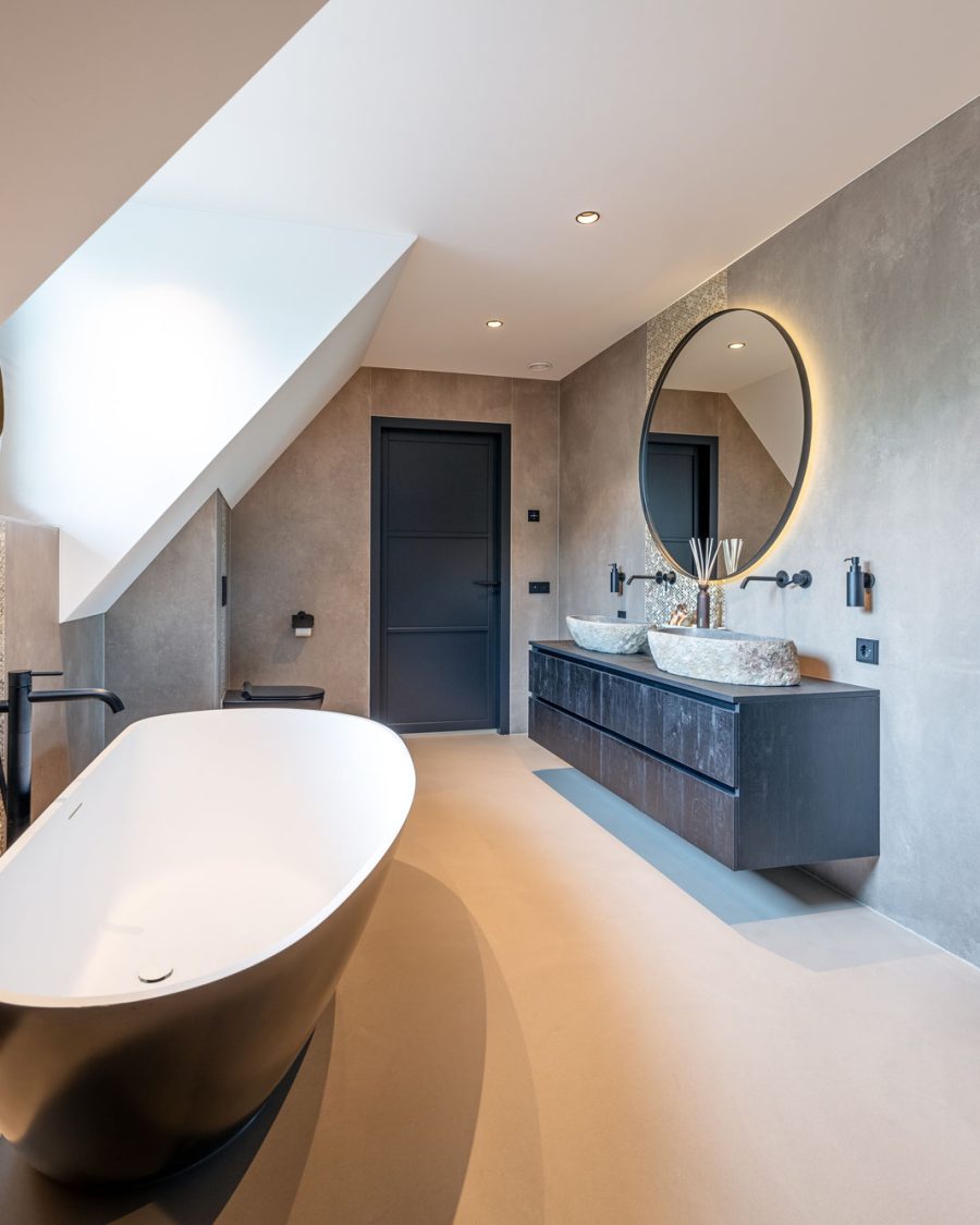 Zwarte badkamer met mozaïek, foto 1